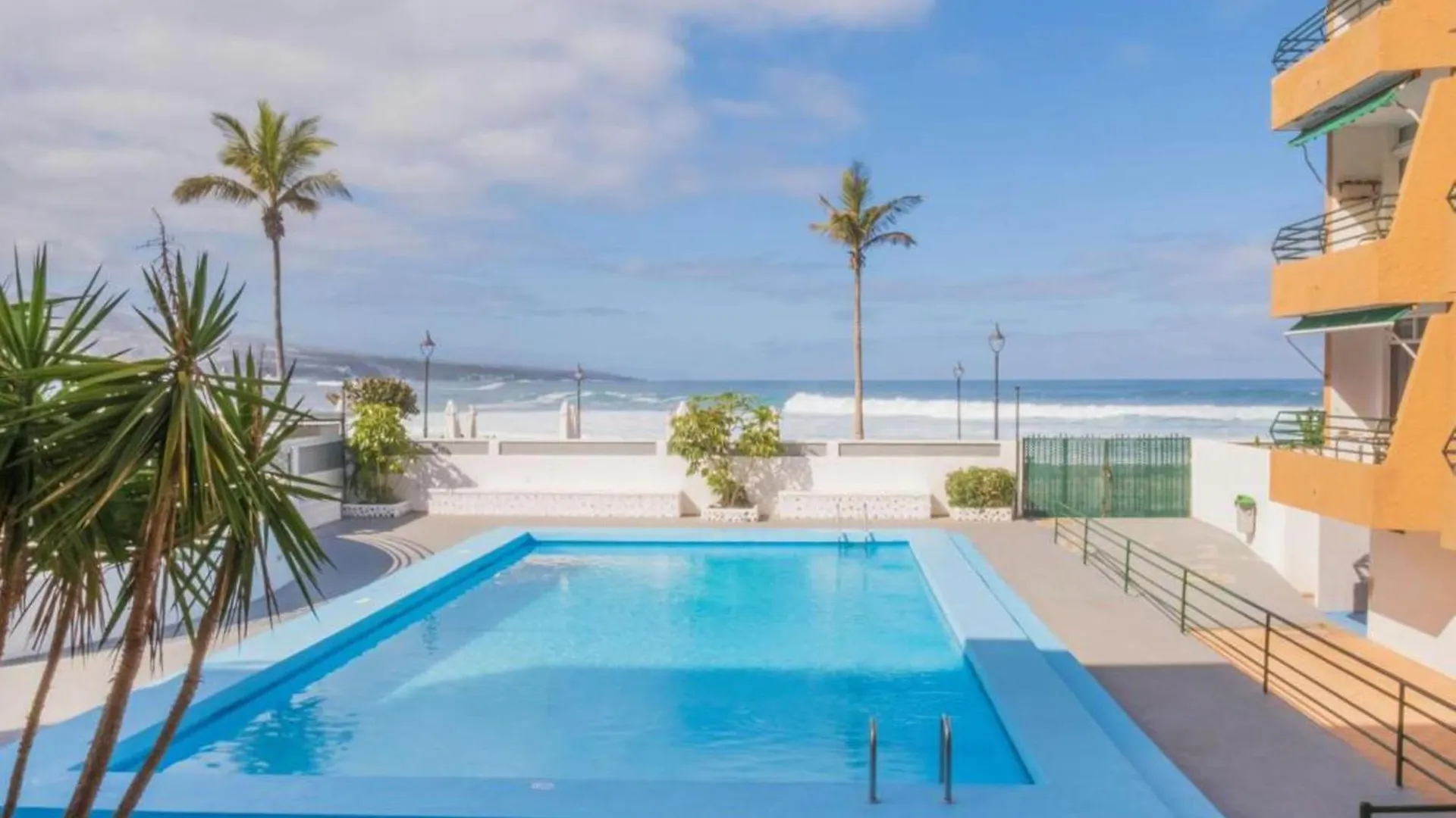 פונטה דל הידלגו Live Punta Columbus Pool & Beach Front 0*, פונטה דל הידלגו ספרד